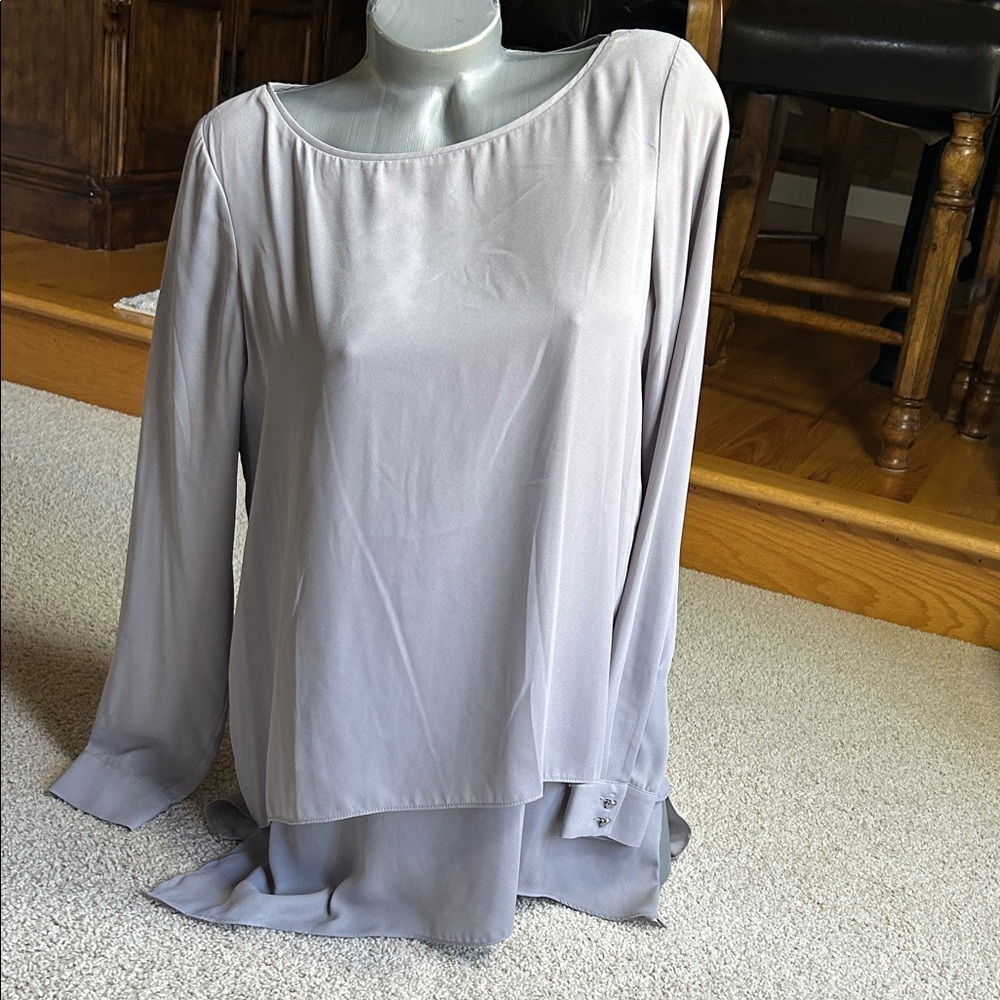 WHITE HOUSE BLACK MARKET GRAY TUNIC WITH SPLIT BACK